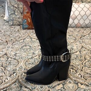 Stylish Black slouchy boots